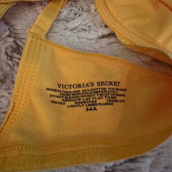 NWOT VICTORIA’S SECRET LIGHTLY LINED PLUNGE BRA (34A) - Picture 3 of 3